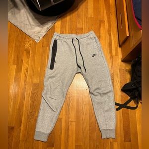 Nike tech pants brand new size Large Grey